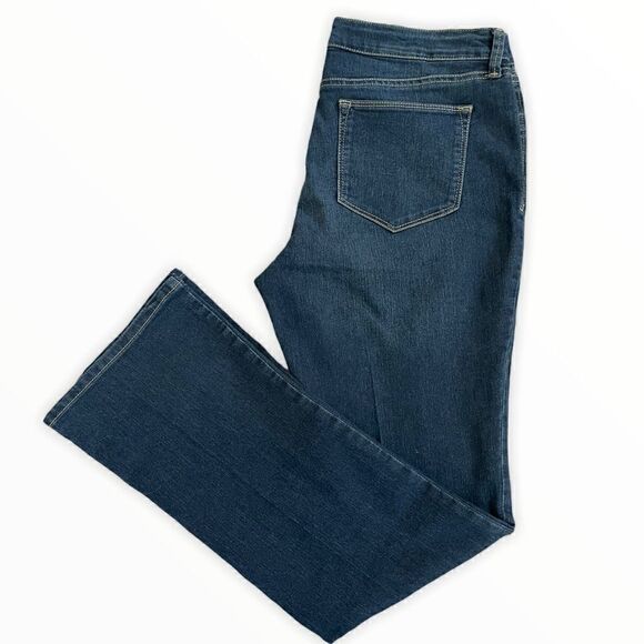 Style & Co Curvy Fit Boot-Leg Jeans in Size 8 - Picture 3 of 10
